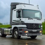 Camions mythiques : la dynastie Mercedes-Benz Actros fête ses 30 ans 30 Jahre Actros im Jubiläumsjahr „130 Jahre Lkw“: Wie Mercedes‑Benz Trucks Technikgeschichte und Transformation verbindet30 Years of Actros in the Anniversary Year “130 Years of Trucks”: How Mercedes Benz Trucks Combines Engineering Heritage