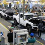 Les heavy duty trucks au cœur de l’échec des négociations commerciales entre le Canada et les Etats-Unis 2022-gmc-hummer-ev-pickup-production-at-factory-zero copie