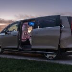 Le Mercedes-Benz VLE avec plus de 700 km d’autonomie : les commandes ouvertes en France Der neue elektrische Mercedes-Benz VLE vereint die Fahreigenschaften einer Limousine mit der Variabilität eines MPVThe all-new electric Mercedes-Benz VLE: combining limousine-like ride and handling with MPV-style versatility